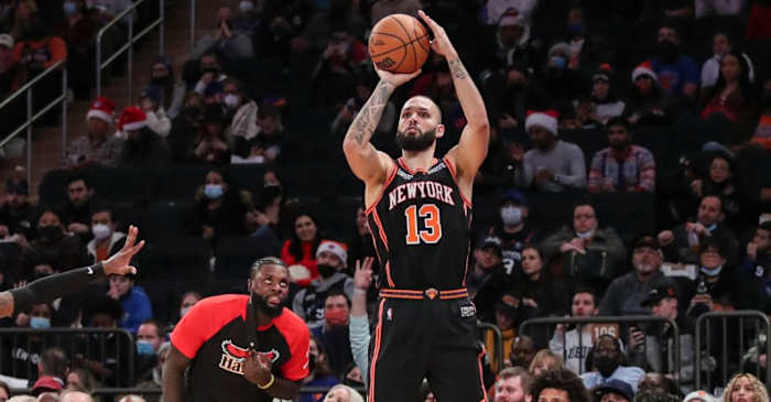 Fournier launches a three during a 2021 game